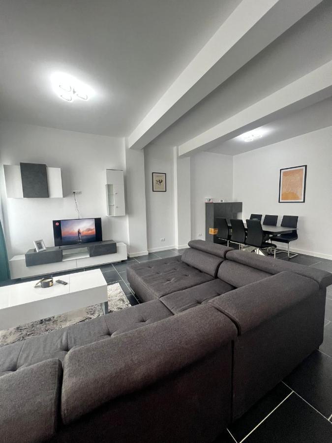 Marvellous Aparthotel With Master Apartments Suceava Exteriör bild
