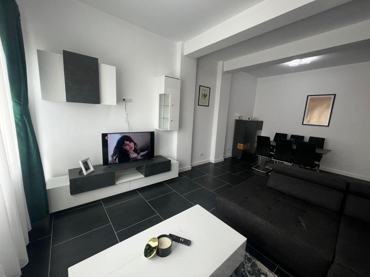 Marvellous Aparthotel With Master Apartments Suceava Exteriör bild